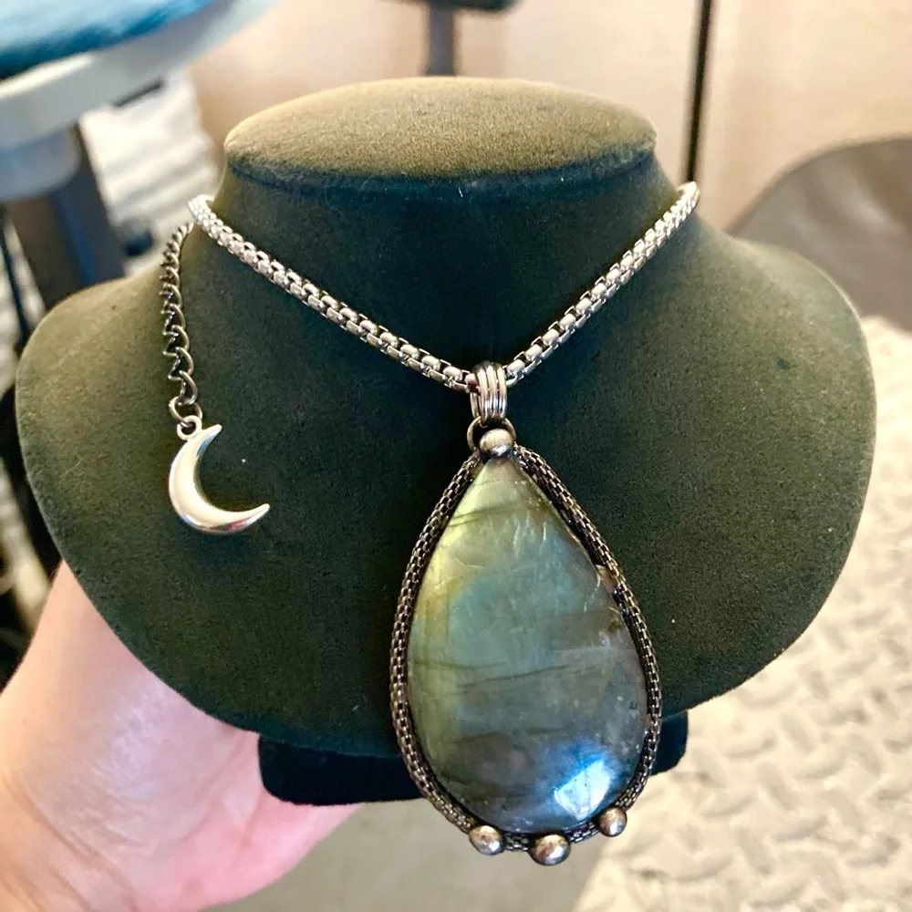 Natural dark blue green iridescent flash labradorite gemstone boho moon necklace - Picture 2 of 14
